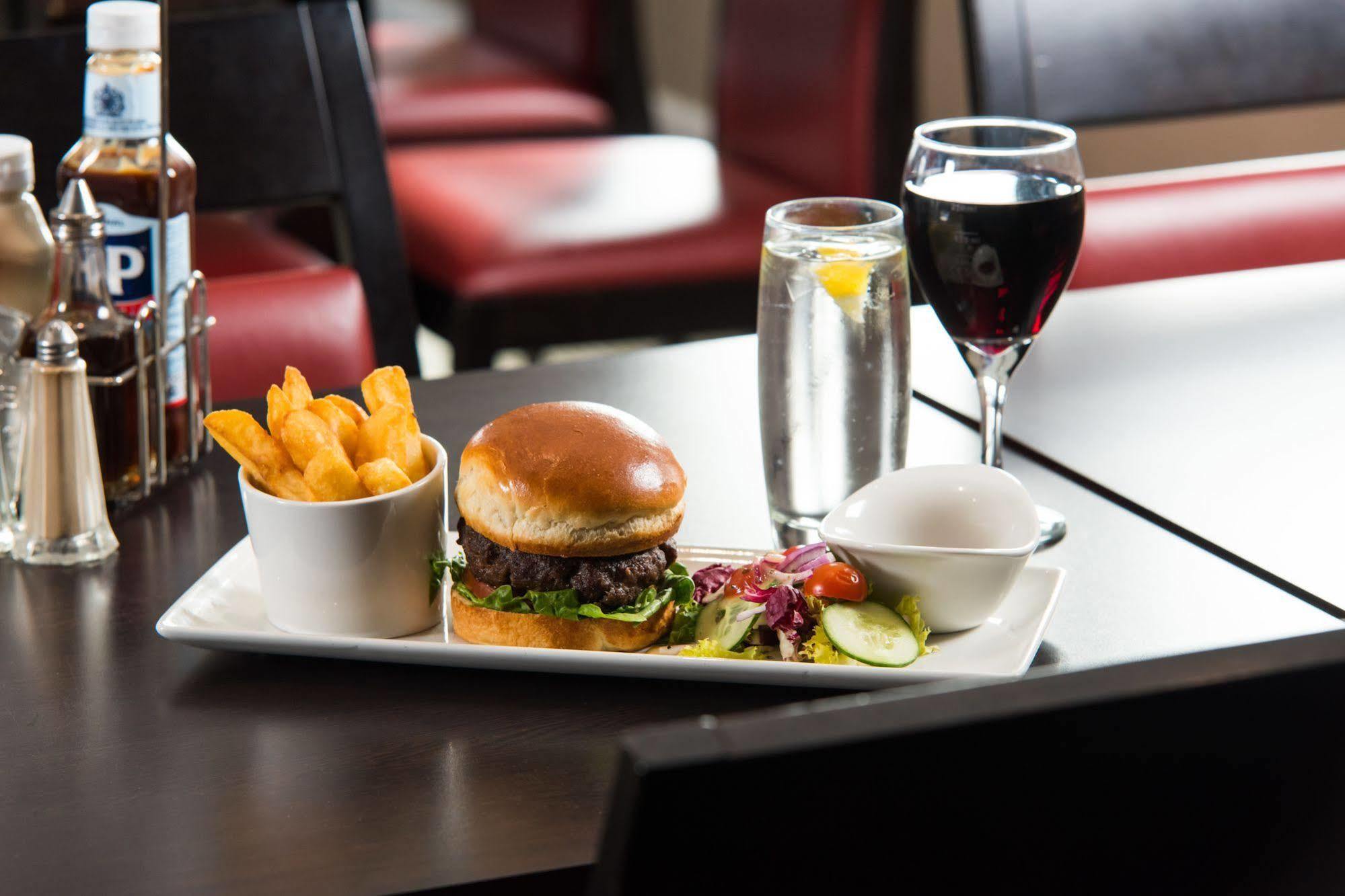 Express London Chingford By Ihg Hotel 3*