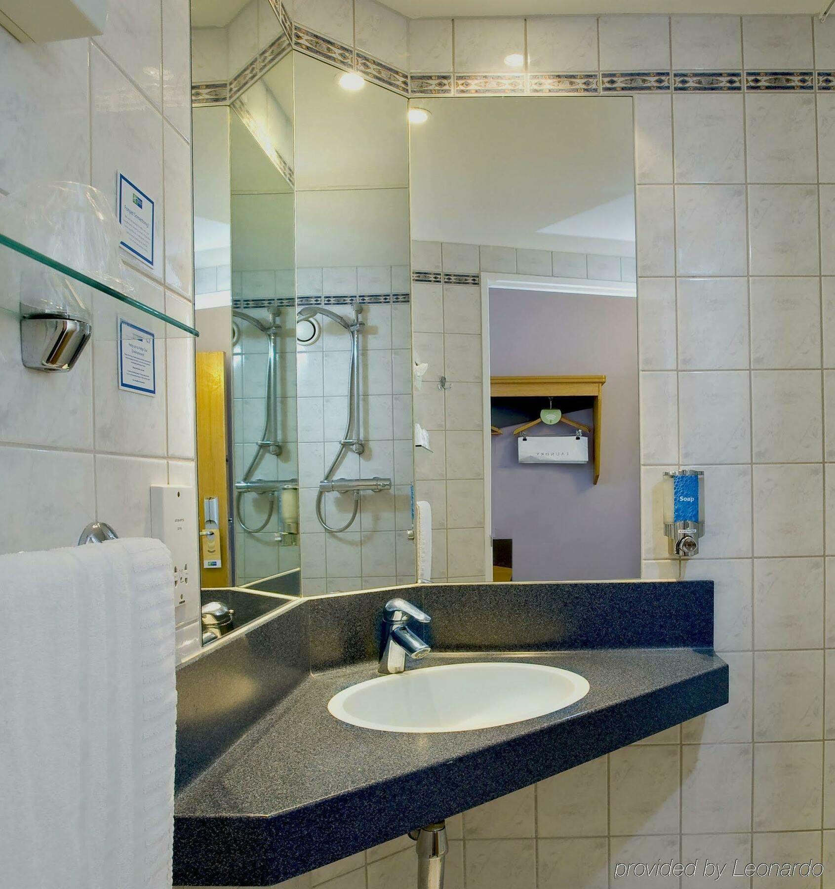 Express London Chingford By Ihg Hotel 3*